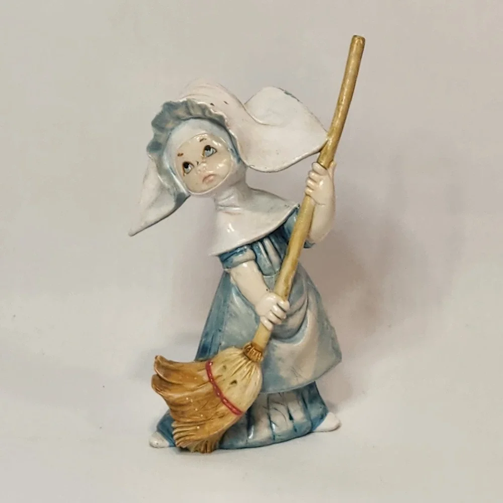 Simonetti Depose Italy 834 Vintage Nun with Broom Figurine Blue White Fontanini